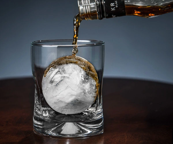 Ice Ball Mold Maker, 2 Hole Round Mold Sphere Shape, Round Ice, Slow Melting Ice for Whiskey, Bourbon and Cocktails in Bars Party Ice Cube Maker Esg12199