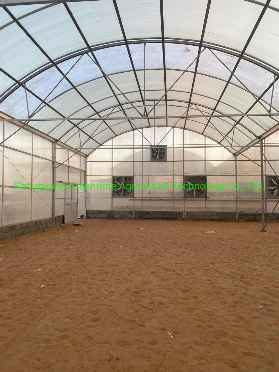 Polycarbonate Greenhouse with Hydroponic Systems for Planting Cucumber