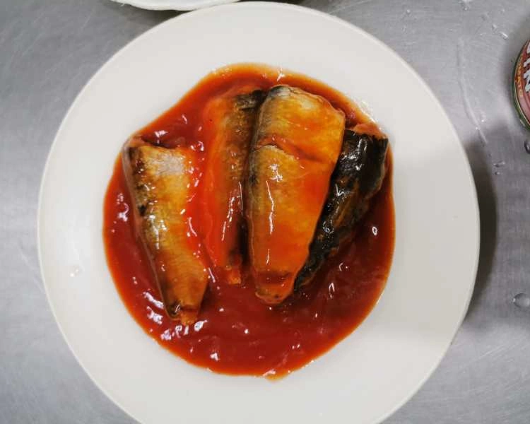 China Canned Sardines in Tomato Sauce, Vegetable Oil 125g