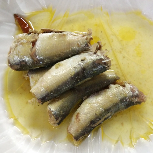 China Canned Sardines in Vegetable Oil, Tomato Sauce 125g