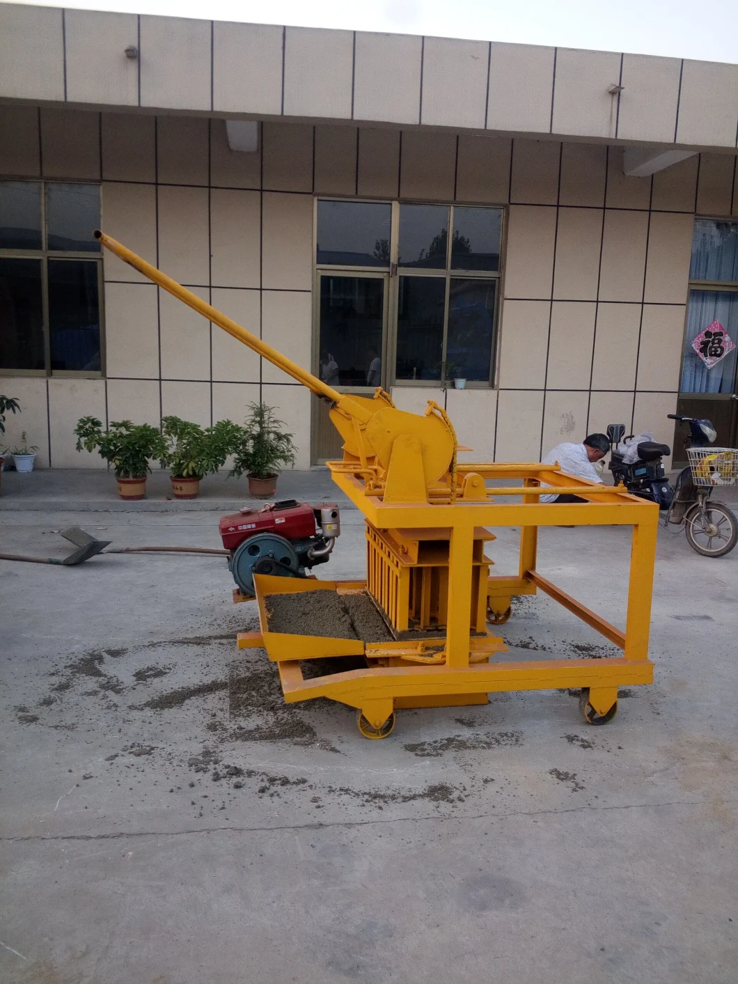 China Concrete Block Making Machine/Automatic Block Machine/Paver Block Machine