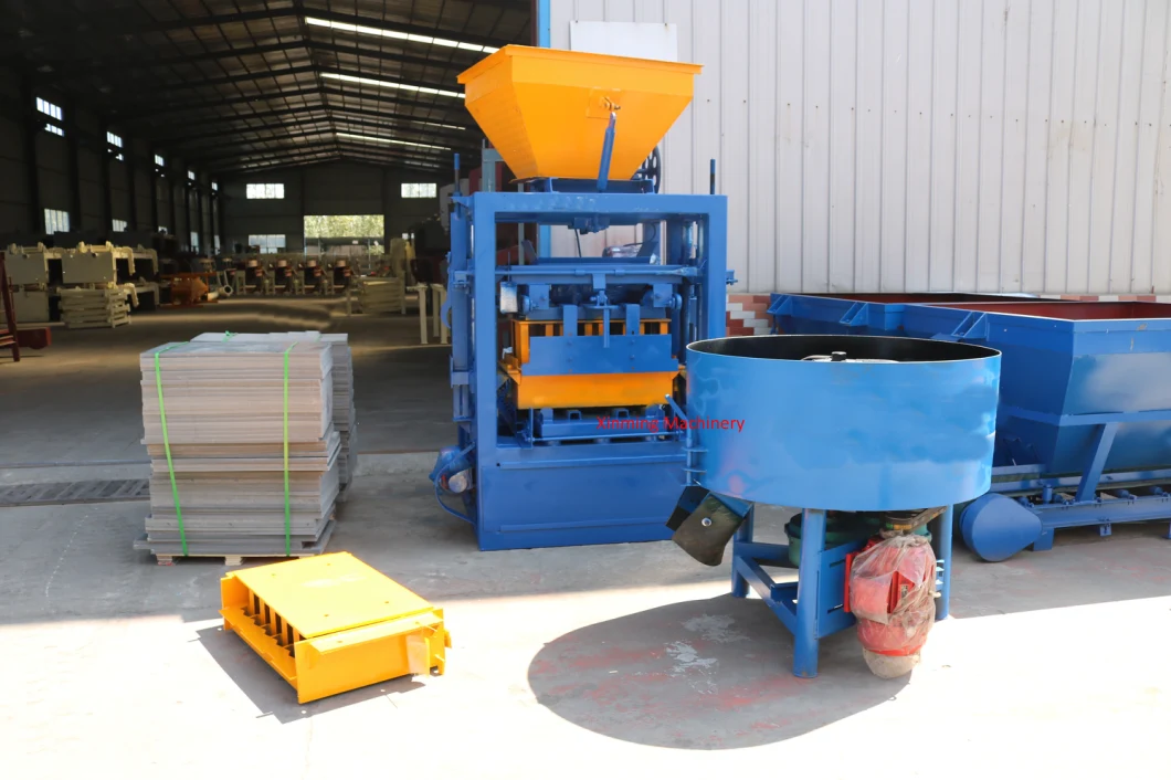 Qt4-24 Concrete Block Moulding Machine Cement Paver Block Brick Making Machine in Kenya