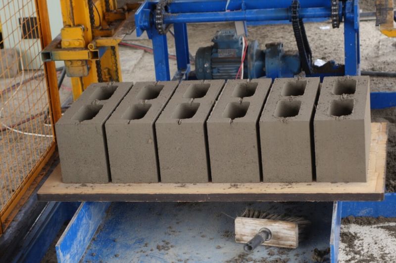 Brick Making Machine in Dubai Paving Machine Qt4-15
