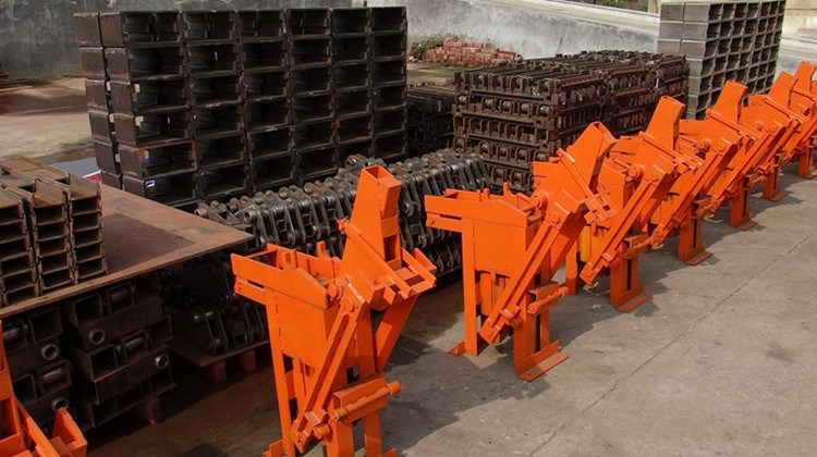 Qmr2-40 Soil Cement Brick Block Making Machine Price in China