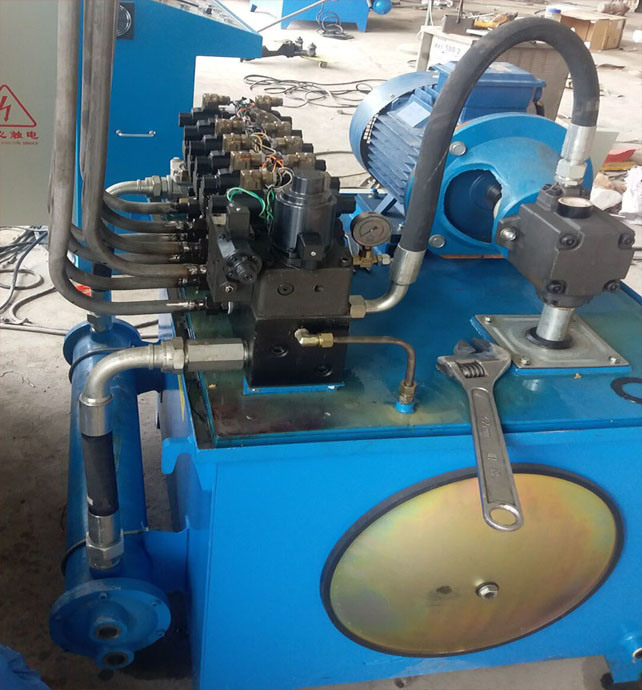 Qt4-18 Automatic Hydraulic Concrete Block Making and Moulding Machine in Ghana