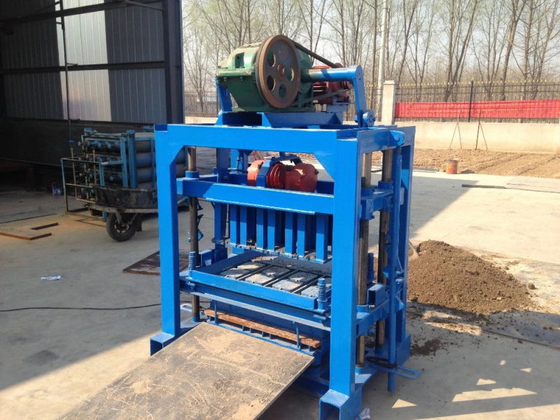 Qt4-40 Cheap Manual Concrete Block Making Machine with Small Capacity
