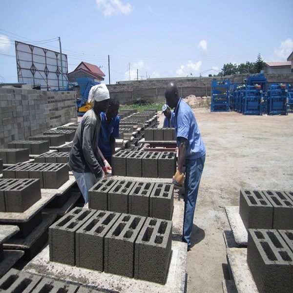 Qt4-40 Manual Used Paver Concrete Block Making Machine in Zambia