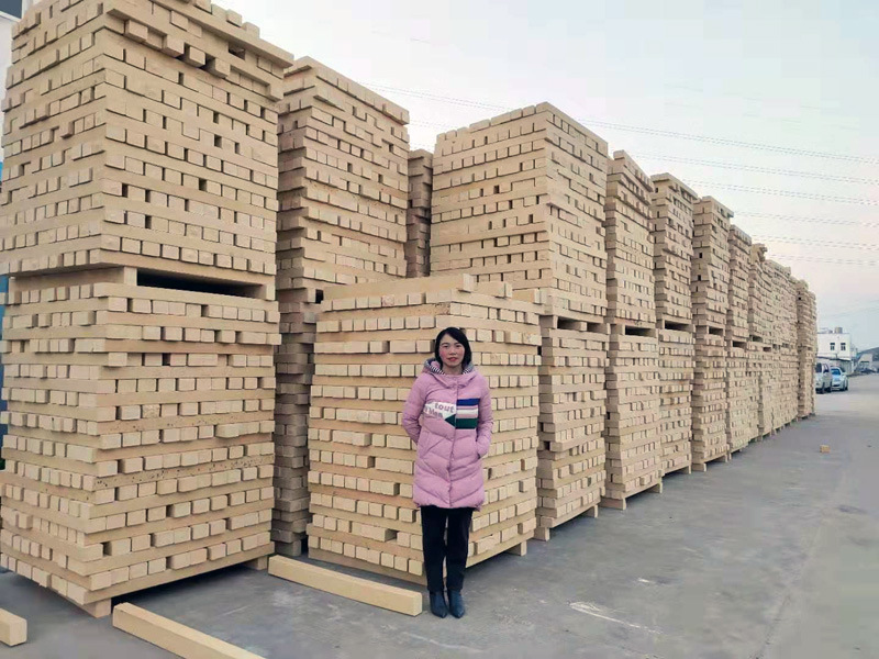 Wood Sawdust Compressed Blocks for Pallets Using