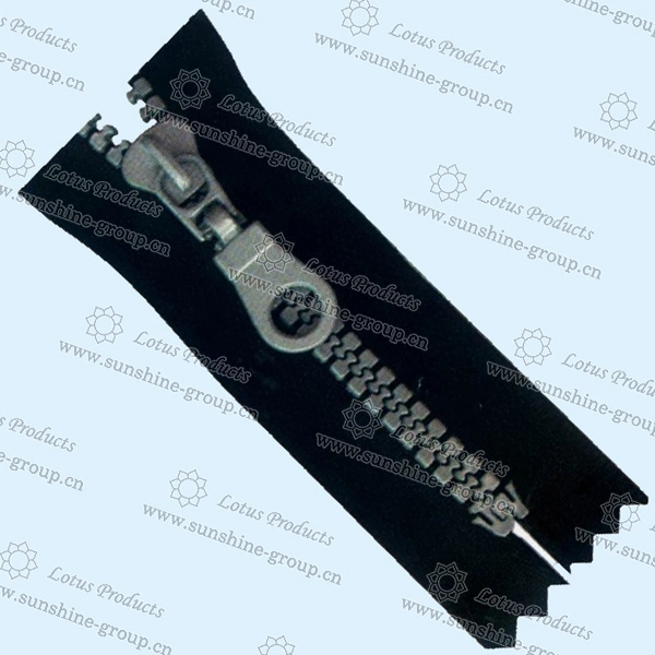 Wholesale Double Puller 5# Resin Zipper Molded Zipper for Coat