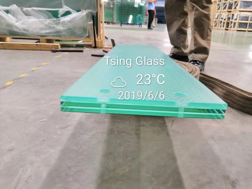 Flat/Bent/Shaped Tempered/Safety Glass/ Laminated Glass with Clear/Colored PVB / Metal Mesh/EVA/Sgp