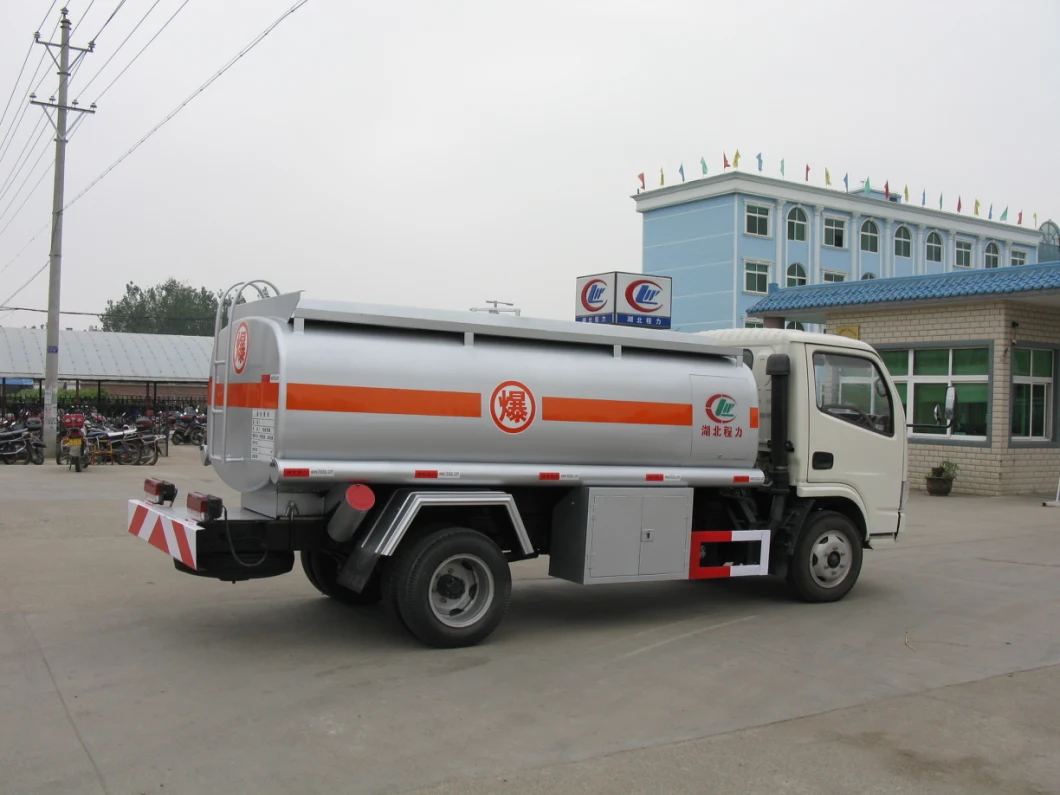 6 Wheels 5000L Cost Efficient Fuel/Oil Tanker Truck