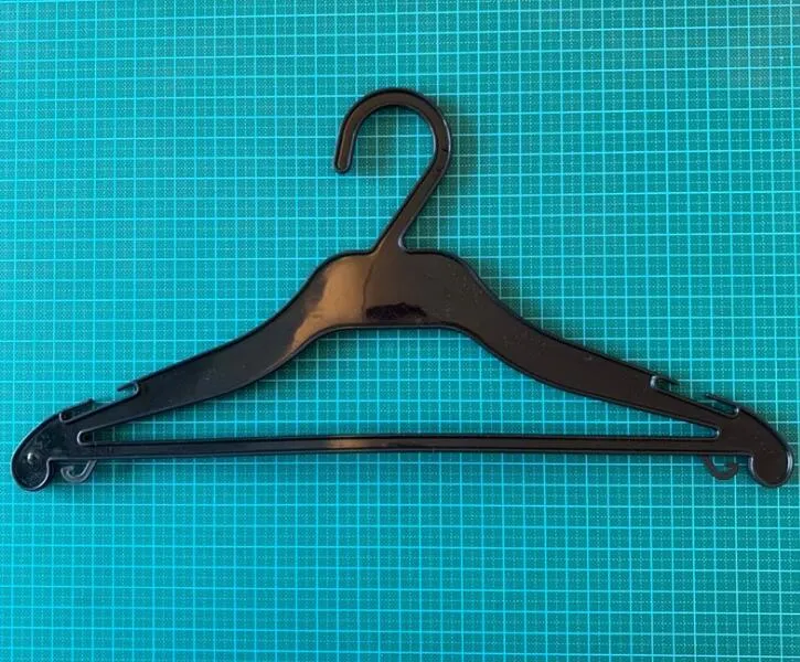 Black Top Coat Hanger / Plastic Laundry Coat Hanger