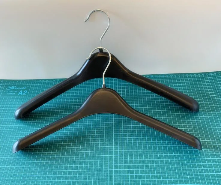 Hot Related Plastic Jacket Hanger, Black Wide Shoulder Plastic Suit Hanger