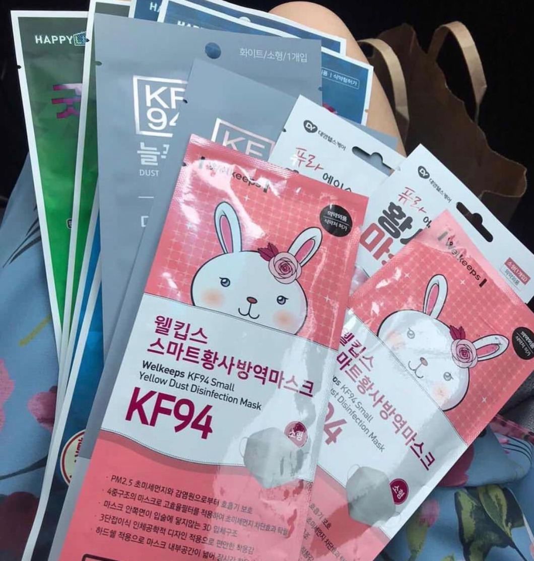 Kf94/Kf80 Face Mask/ Mask Four-Side Sealing Packing Machine Korean Mask Pillow Packaging Machinery