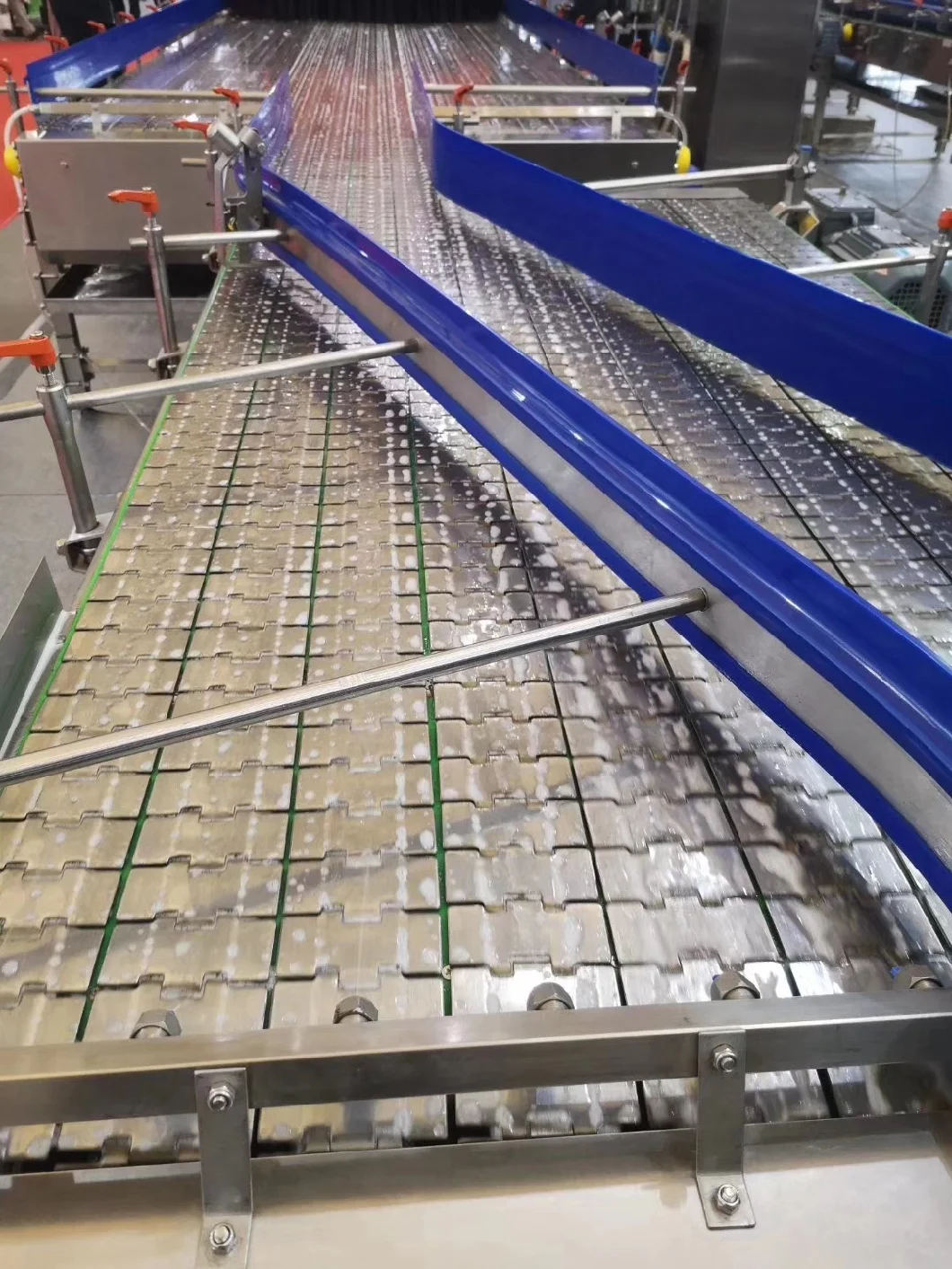 Heat Resistant Ss Flat Top Chain Conveyor System Stainless Steel Slat Belt Conveyor Factory Customized