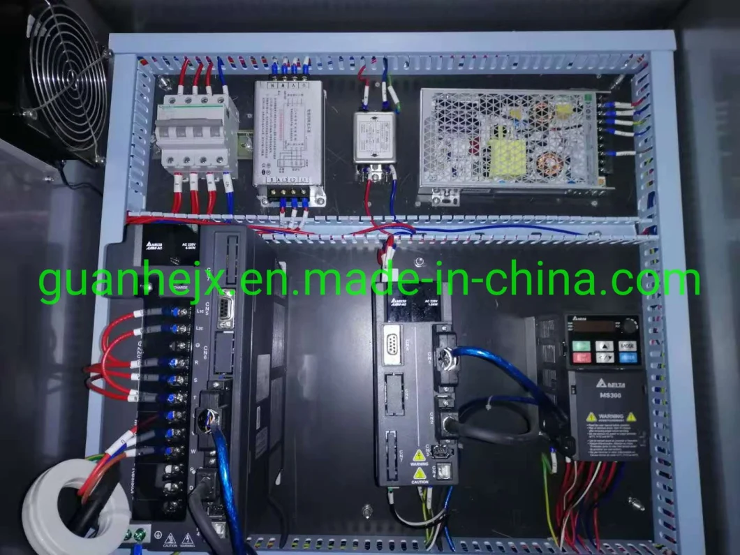 High Speed Automatic Screwing Bottle Filling Packaging Machine with CE