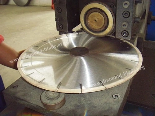 Sharp Vacuum Brazed Diamond Saw Blade for Steel and Metal Cutting Disc