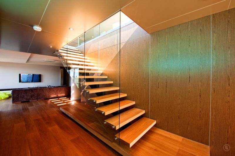 Indoor Oak Wood Stair Glass Staircase Detail