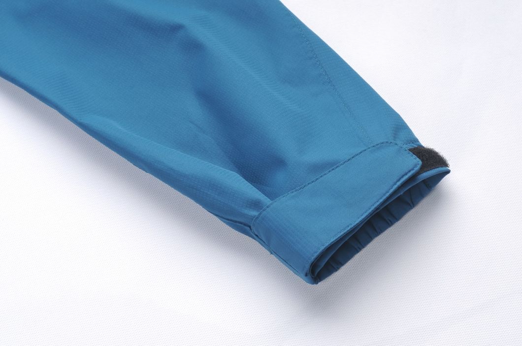 Lightweight Men Outdoor Waterproof/Windproof Hoody Jacket/Windbreaker/Rainjacket Breathable Fashion Cheap Blue Color Climbing Clothes