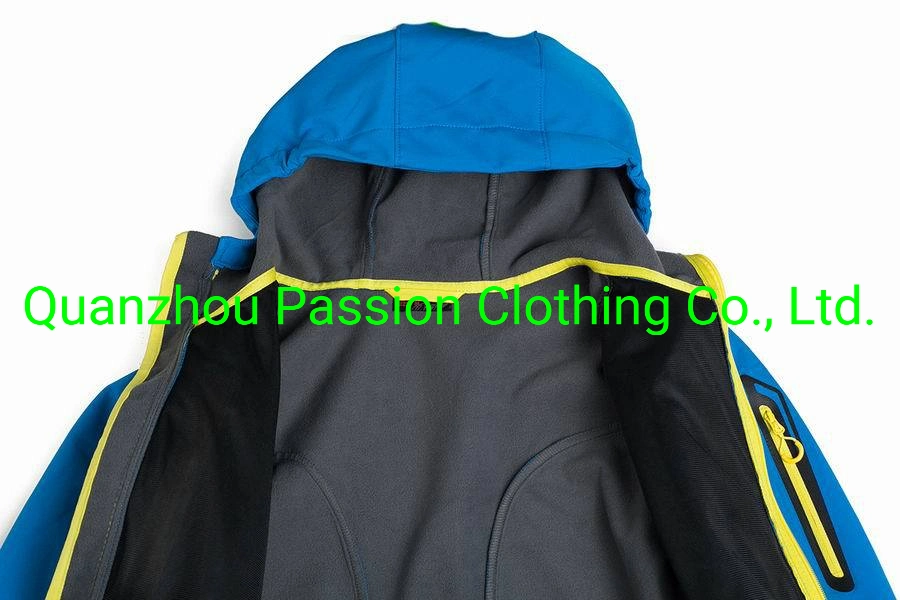 High Quality Men's Mountain Hiking Water Resist Softshell Winter Jacket Hooded