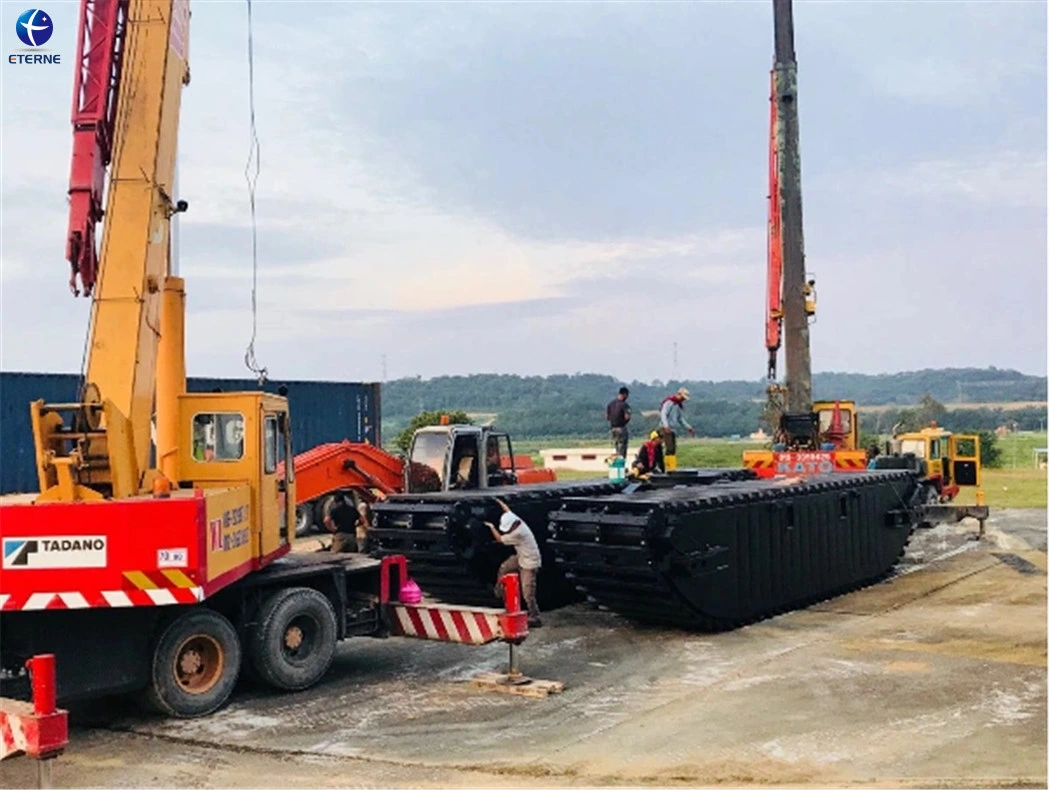 New Designed Swamp Buggy Wetland Dredging Pontoon Excavator Manufacturer
