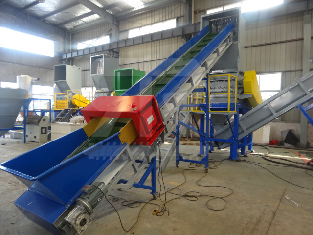 Plastic Recycling Line PP PE Film and Bags Crushing Washing Drying Line with Wet Crusher