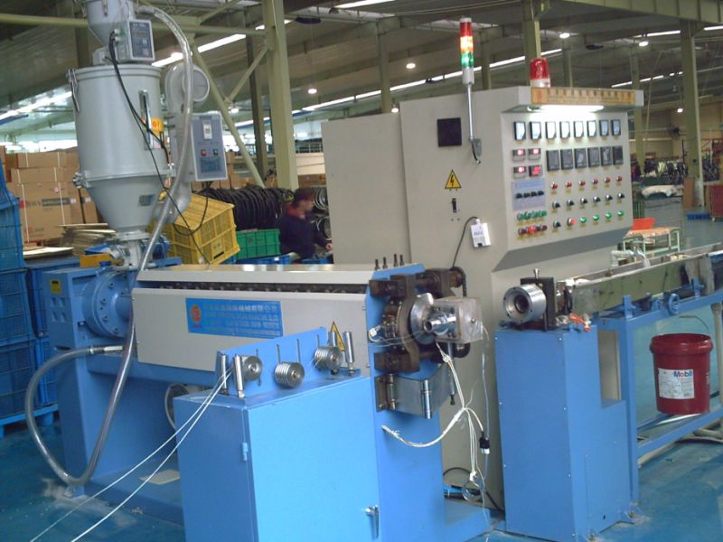 Plastic Extruder for LED Light Pipe Making Machine