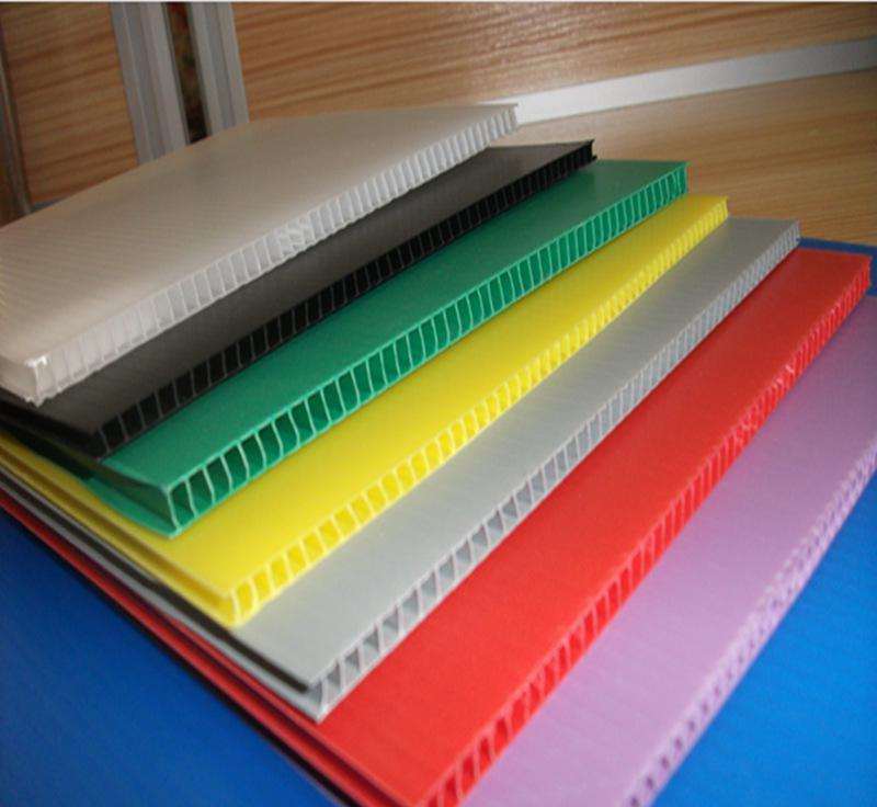Polypropylene (PP) or High-Density Polyethylene (HDPE) Packaging Grade Corrugated Plastic Sheets Extrusion Machine