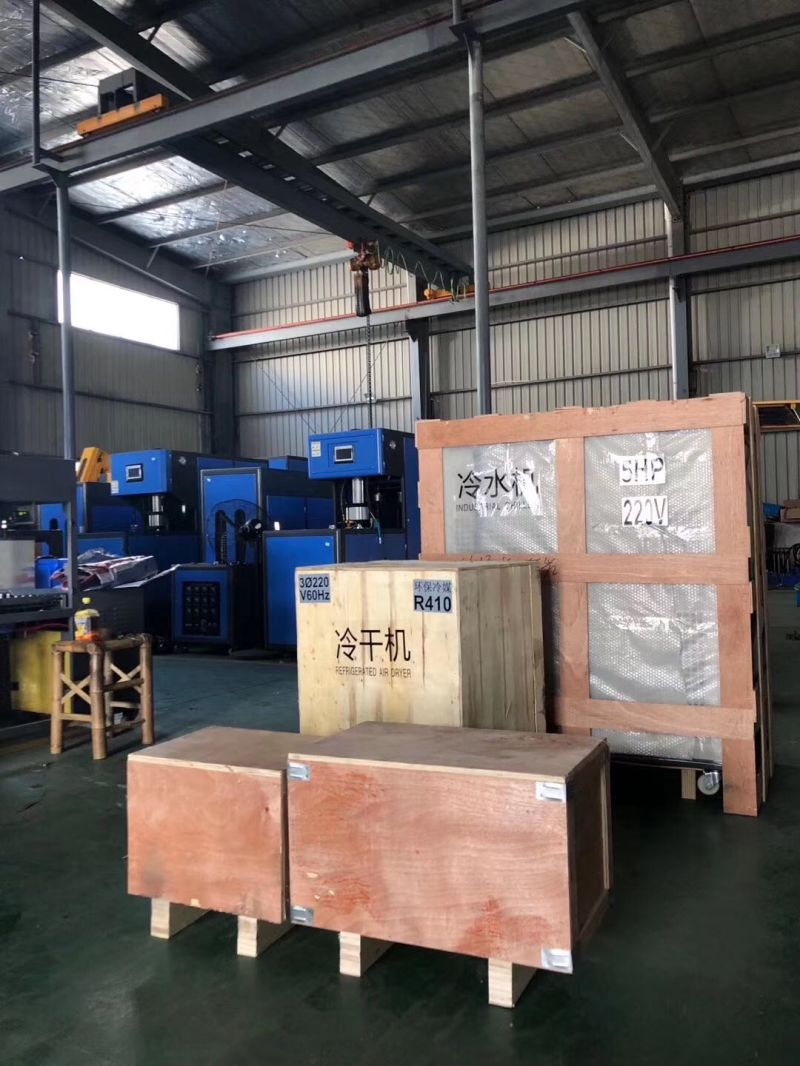 4 Cavities Semiautomatic Blow Moulding Machine/Blow Moulding Machine/Plastic Injection Molding Machine//Water Machine/Plastic Machinery/Plastic Machine with CE