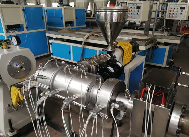Plastic Twin Screw Extruder Extrusion in Plastic Machinery Plant
