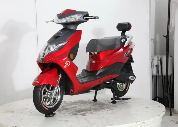 India Arai Certificate Hot Sold Electric Scooter / Electric Bike Chaowei Battery Cst Tire Long Range