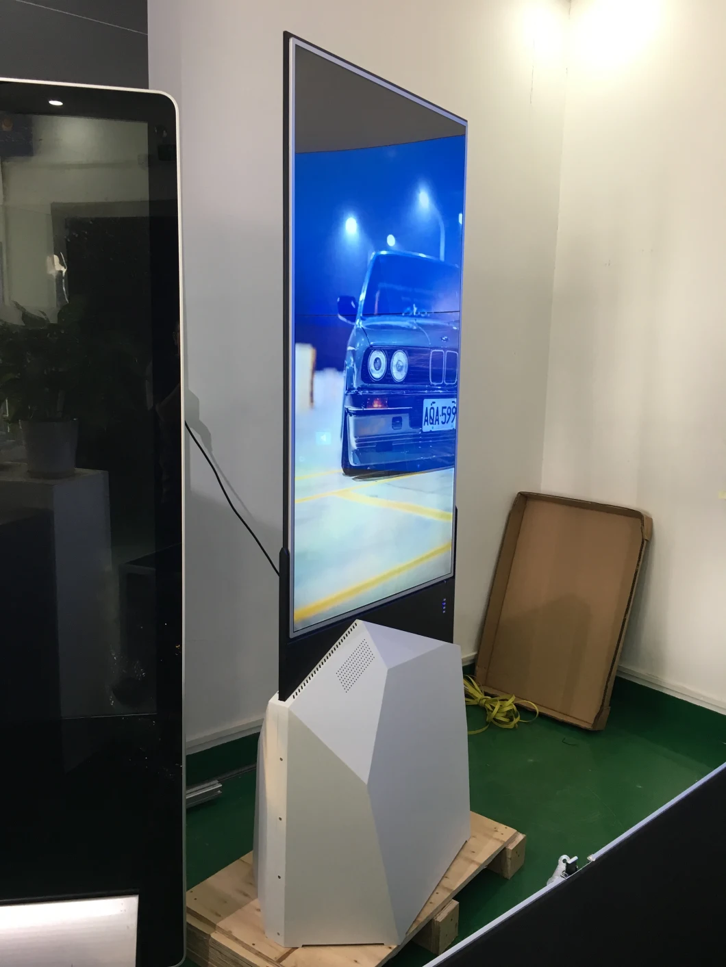5g WiFi Ultra Slim Floor Standing OLED Display for Advertising with One Sided Mirror