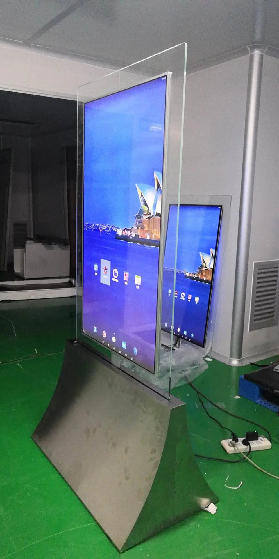 5g WiFi Ultra Slim Floor Standing OLED Display for Advertising with One Sided Mirror