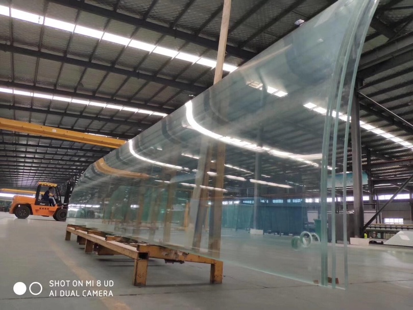 Flat/Bent/Shaped Tempered/Safety Glass/ Laminated Glass with Clear/Colored PVB / Metal Mesh/EVA/Sgp