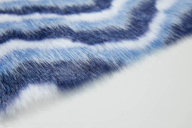 Plush Long Pile Faux Fur Fabric Fake Fur Minky Blanket Fabric Artificial Fur Rug Fabric