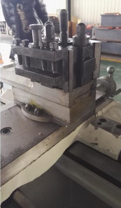 Heavy Duty Gap-Bed Metal Turning Center Engine Lathe Machine (CA6140B)