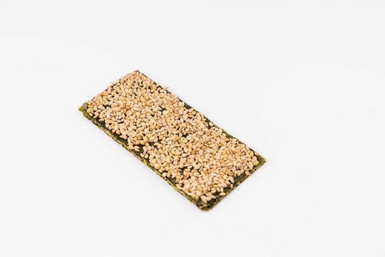 12g Ready-to-Eat Roasted Crispy Seaweed with Almond Fillet for Adults
