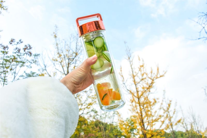 Amazon Hot Sales High Borosilicate Glass Drinking Bottle with Basket FL3004