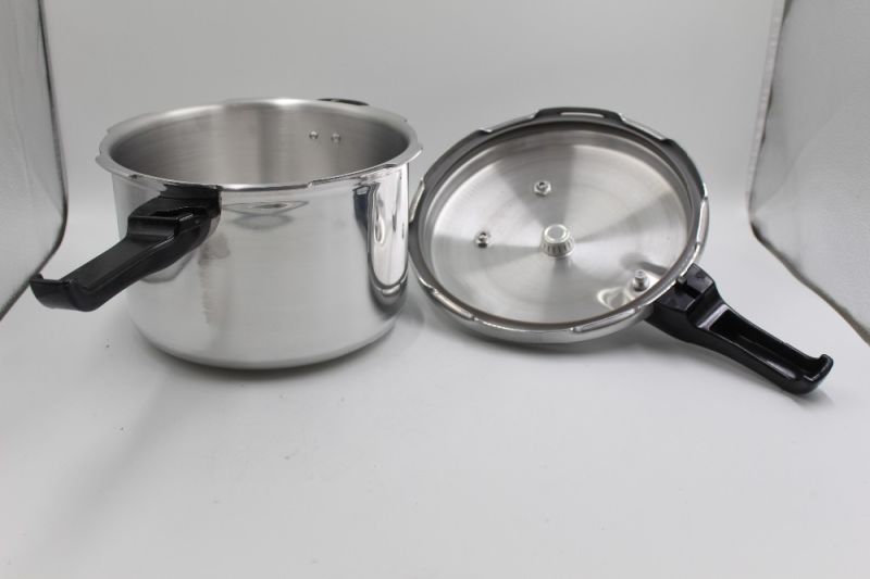 Wholesale Aluminium Capsuled Induction Pressure Cooker Cookware