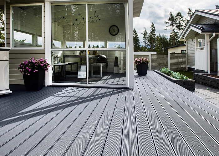 Shock Resistant Electrical & Thermal Insulation Don't Require Painting Capped Garden WPC Decking Panel