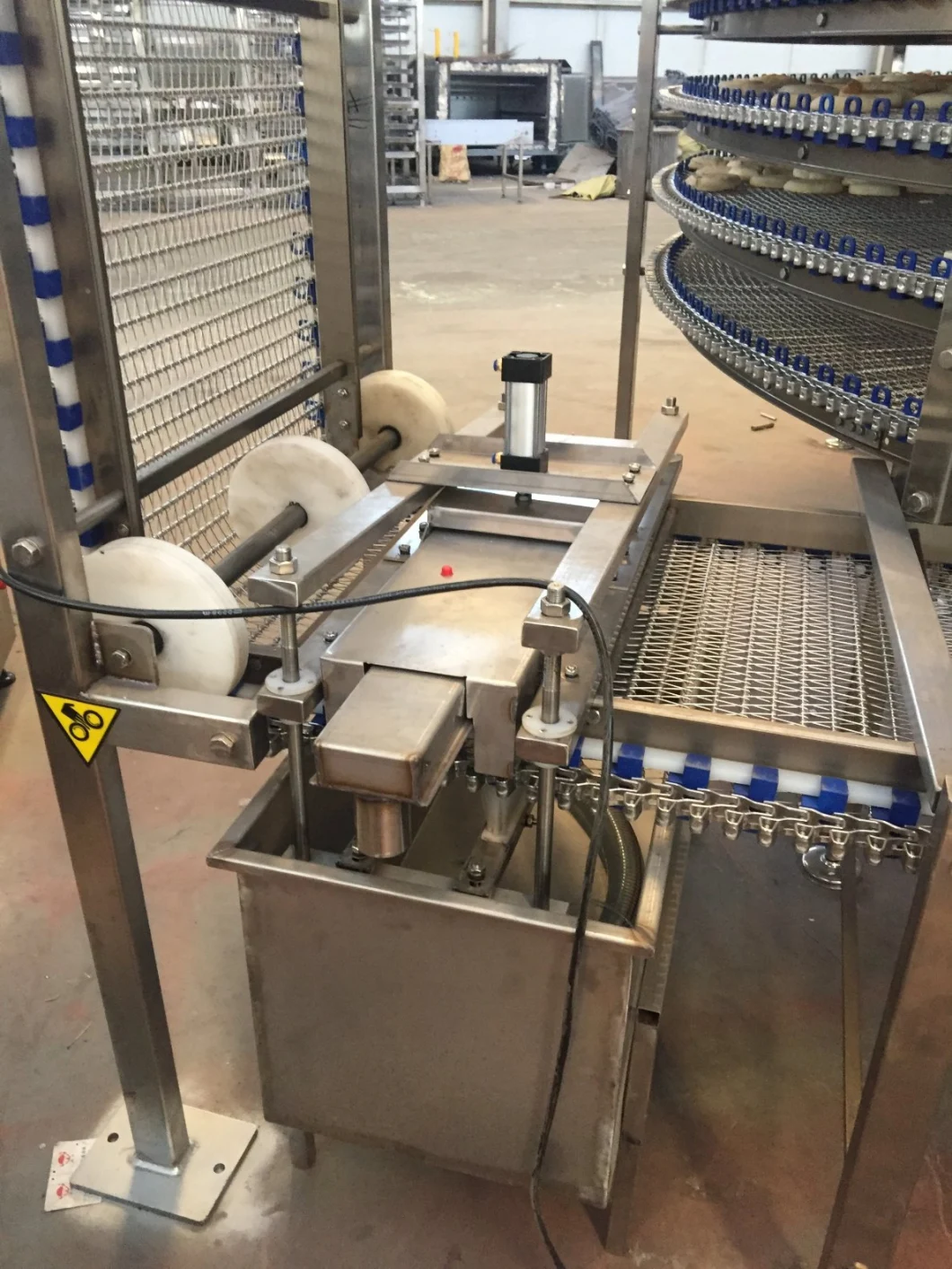 Bakery Factory Industrial Spiral Cooling Tower Conveyor Machine for Cooler Bread Baking