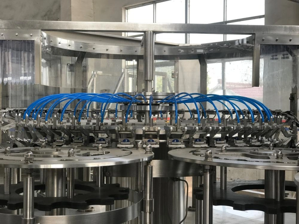 China Supplier Making Beverage Washing Filling Puting Cap's Machine /Bottle Water Line
