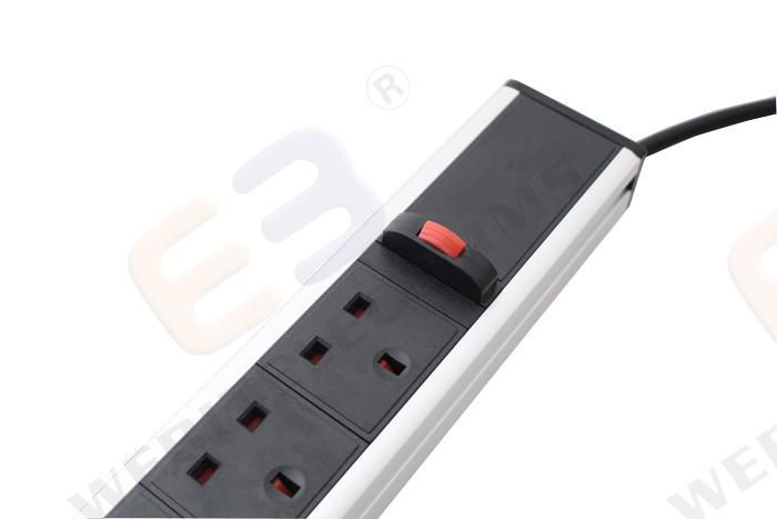 Desk Top 4-Way UK +2-Way USB PDU Used in Network Cabinet