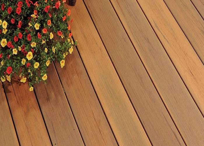 Shock Resistant Electrical & Thermal Insulation Don't Require Painting Capped Garden WPC Decking Panel