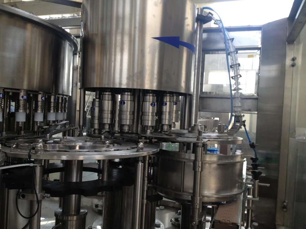 China Supplier Making Beverage Washing Filling Puting Cap's Machine /Bottle Water Line