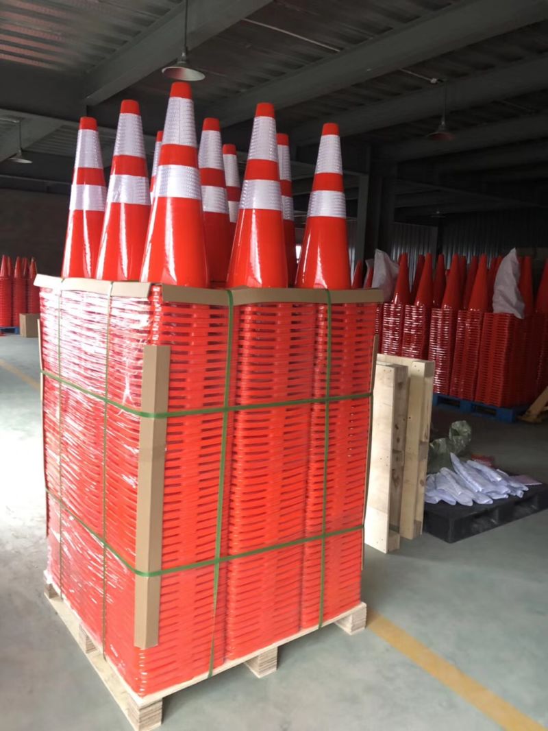 Road Work Cones 50cm Traffic Cones Safety Sign PE Traffic Cone