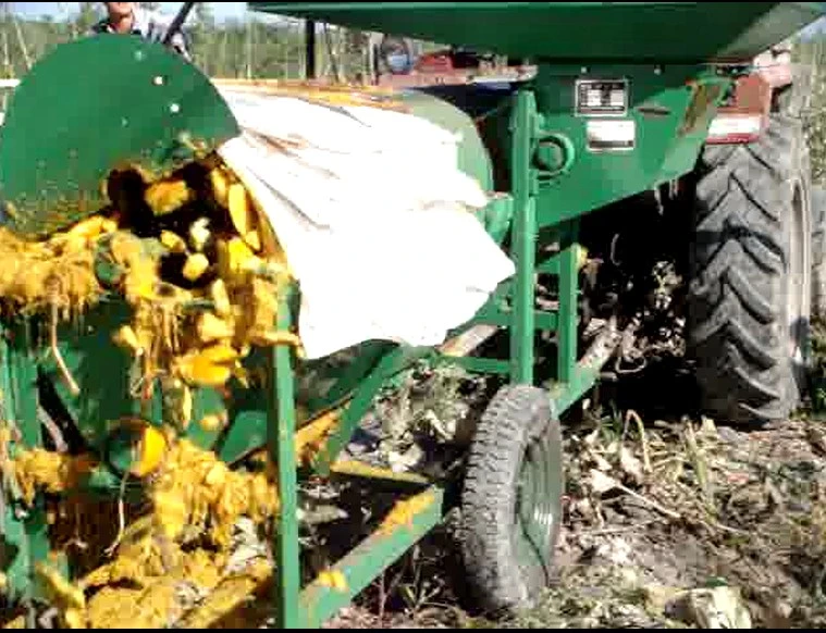 Tractor Mounted Pumpkin Seed Harvesting Machine, Cushaw, Squash Seeds Harvesting Machine., Extracting Machine