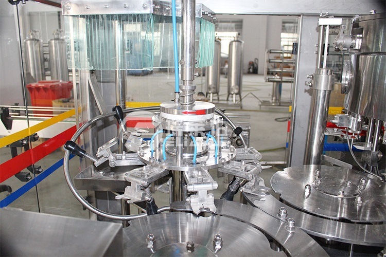 Automatic Carbonated Drinks Making Machinery Soda Water Bottle Filling Machinery