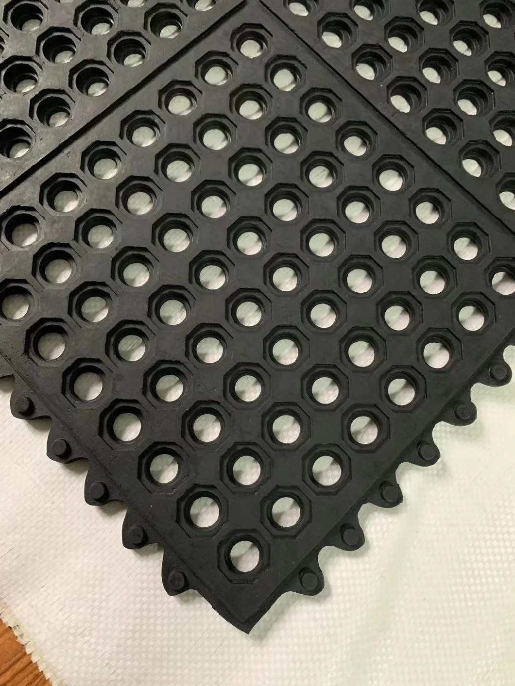 Rubber Anti-Fatigue Drainage Mat, Interlocking for Wet and Dry Areas