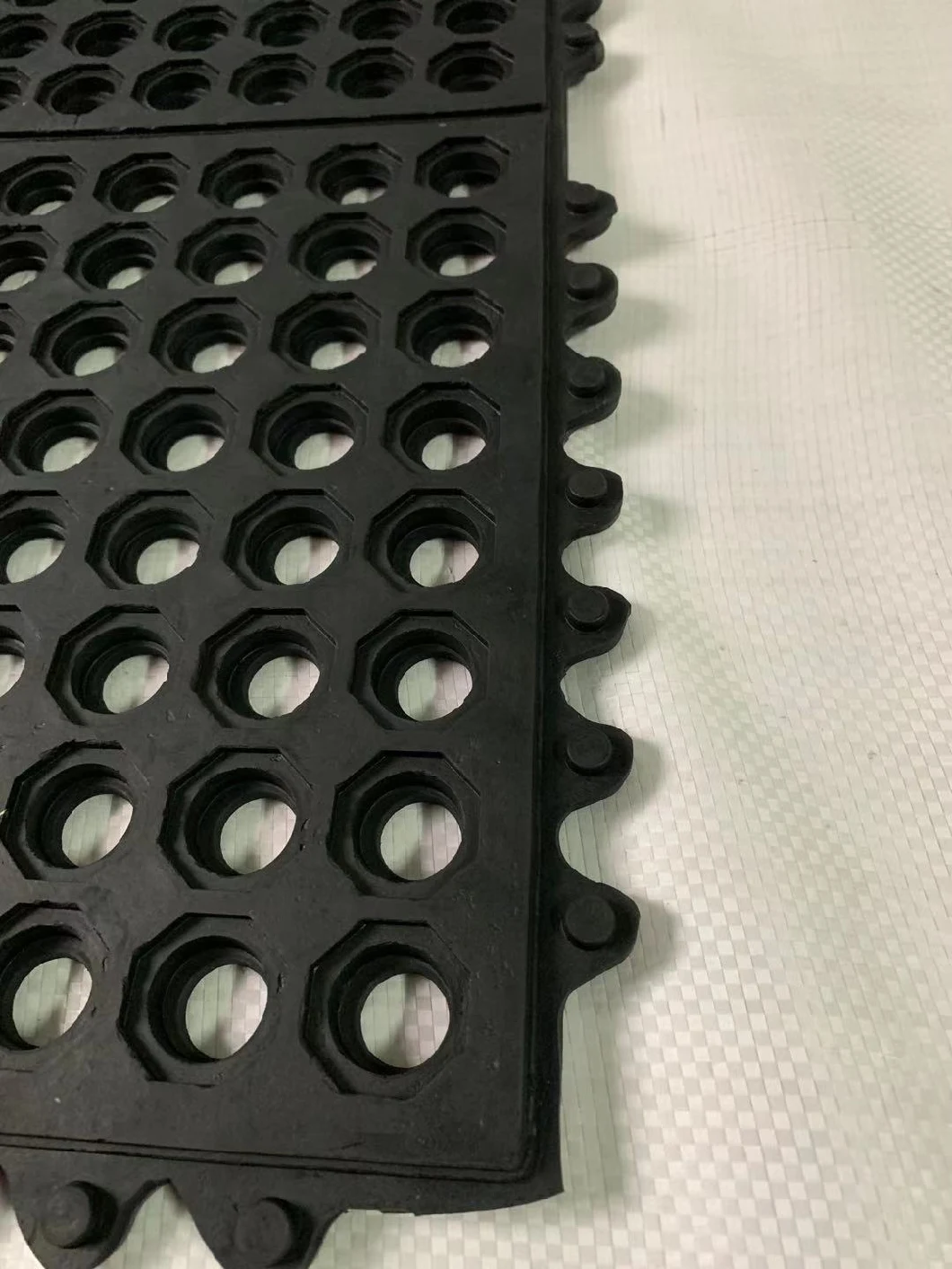 Rubber Anti-Fatigue Drainage Mat, Interlocking for Wet and Dry Areas